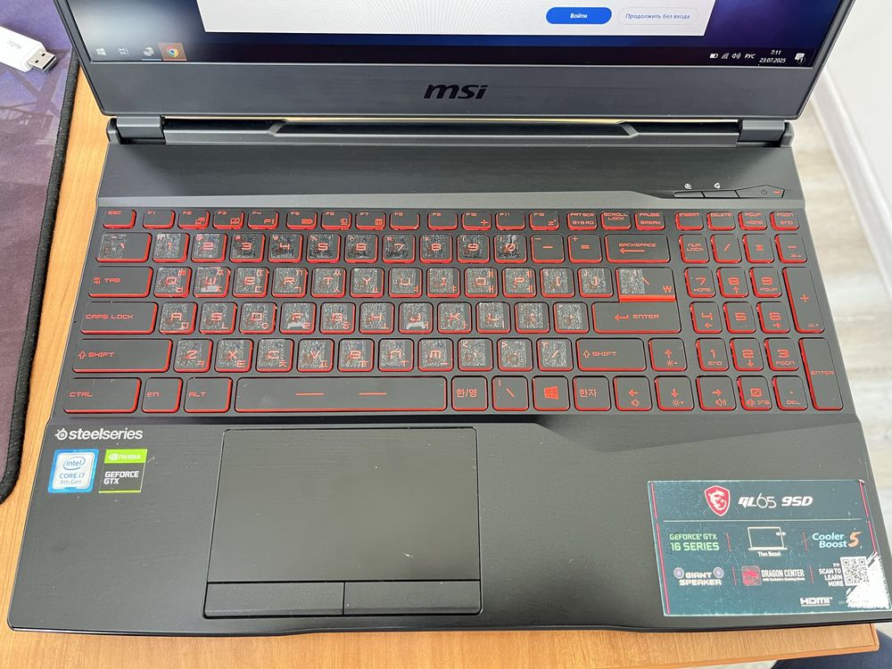 Ноутбук MSI ms16U core i7 9пок 16gb 256gb ssd+1Tb 1660ti
