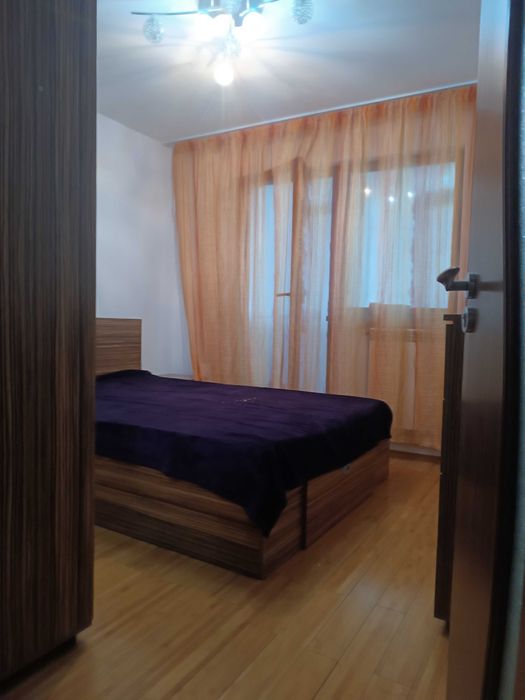 Închiriez apartament 3 camere decomandate etaj 2 zona HCC