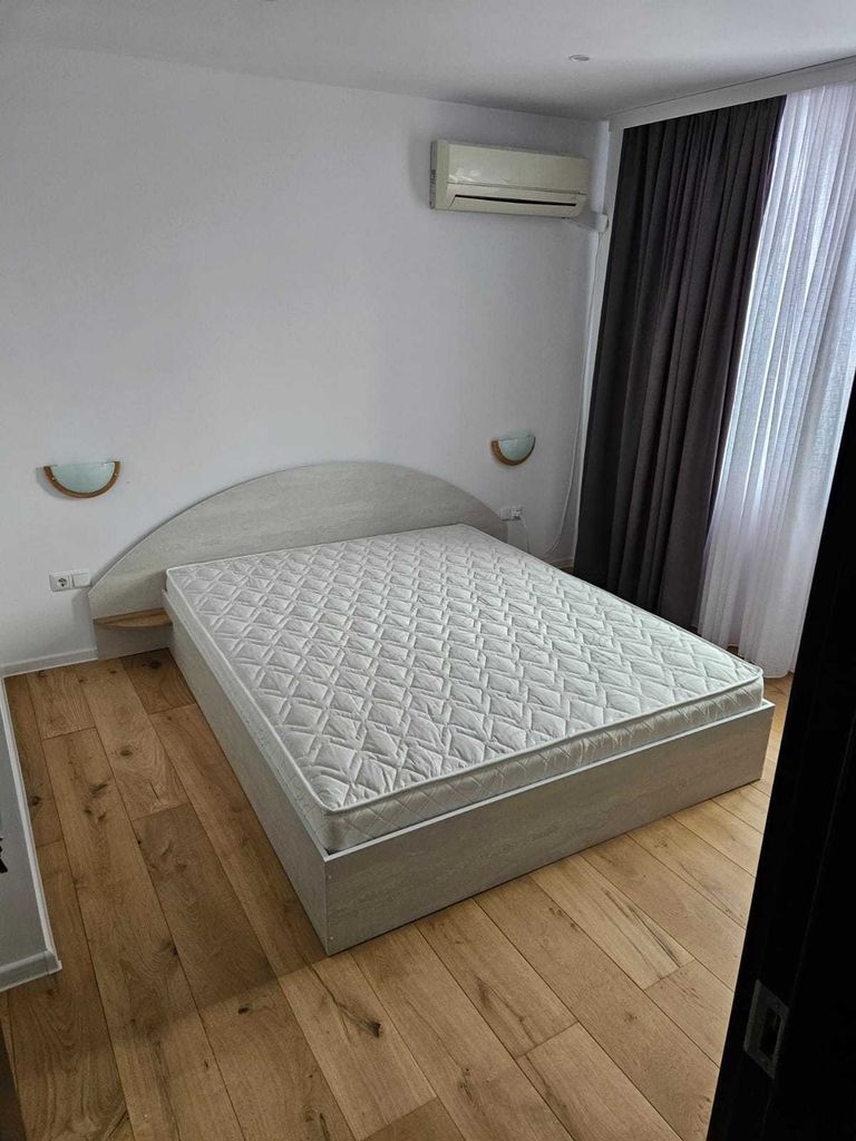 Дава се под наем Тристаен апартамент в Разград, Център - 73 кв.м за 663 € - Снимка #4