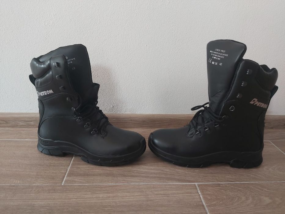 Vând bocanci de lucru