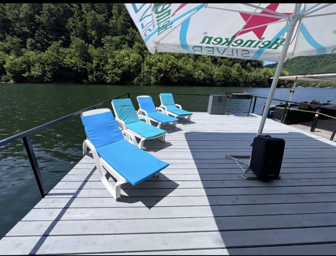 Inchiriez Ponton pe lacul Tarnița, 70 mp.