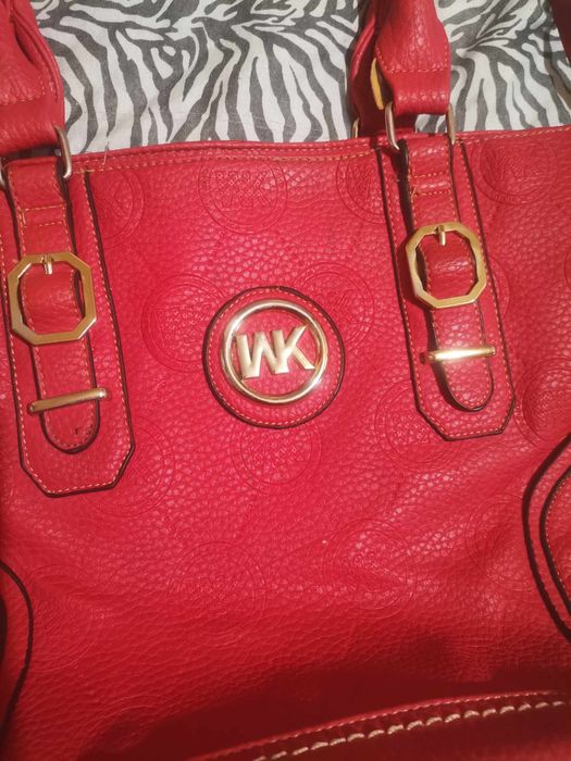 Екстравагантни дамски чанти.