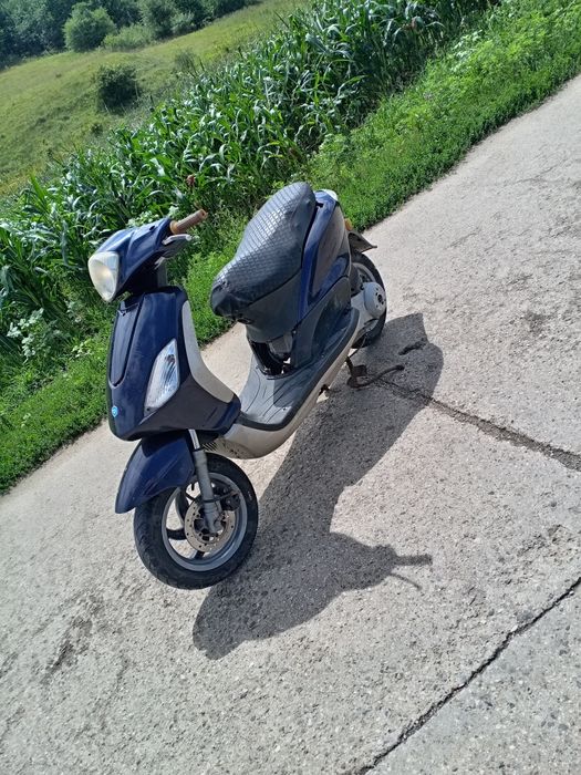 Vând scuter piaggio fly 125 4t