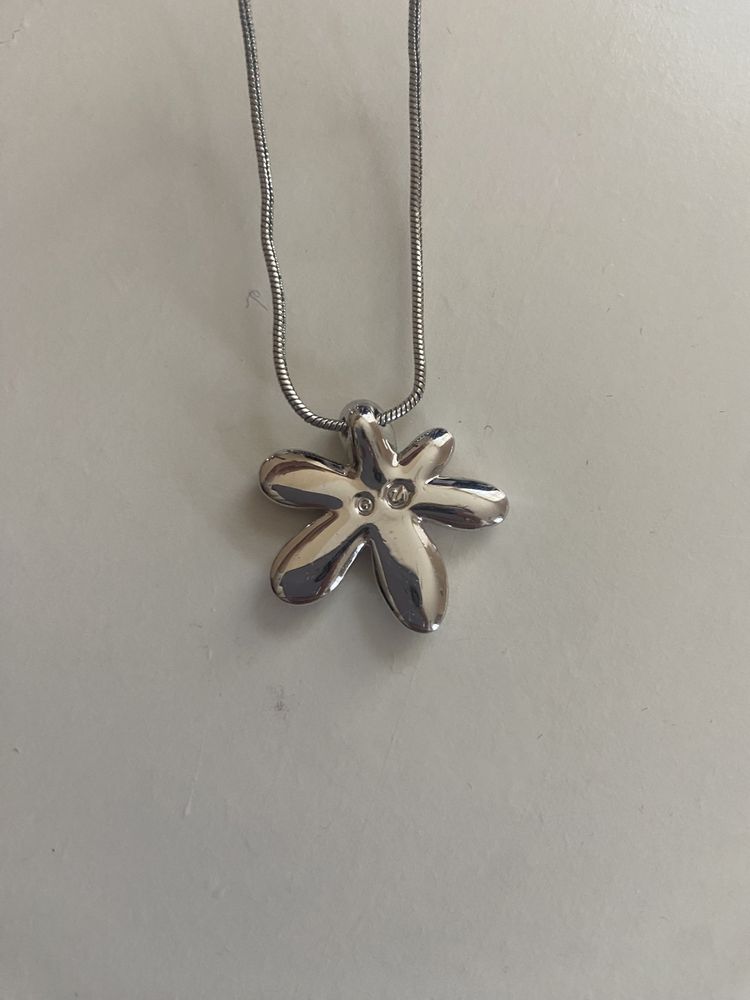 Колие с Розово цвете Swarovski с малки цветни кристали