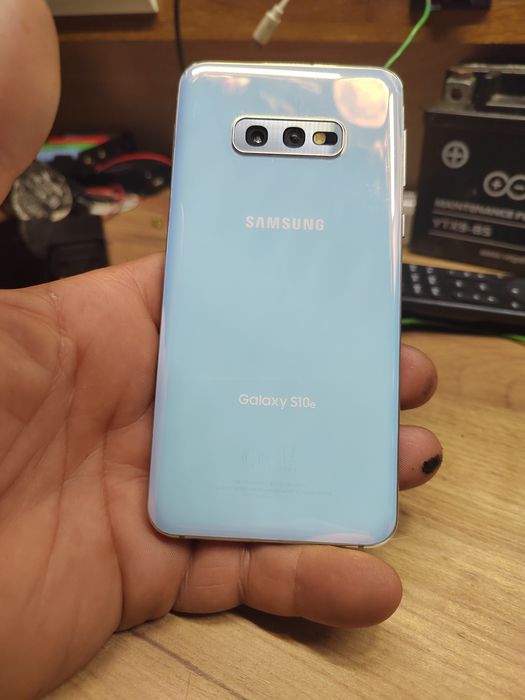 Продавам Самсунг S10e