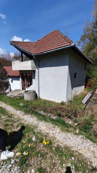 Vând casă de vacanță în Crivaia , Valiug - 50m de lac