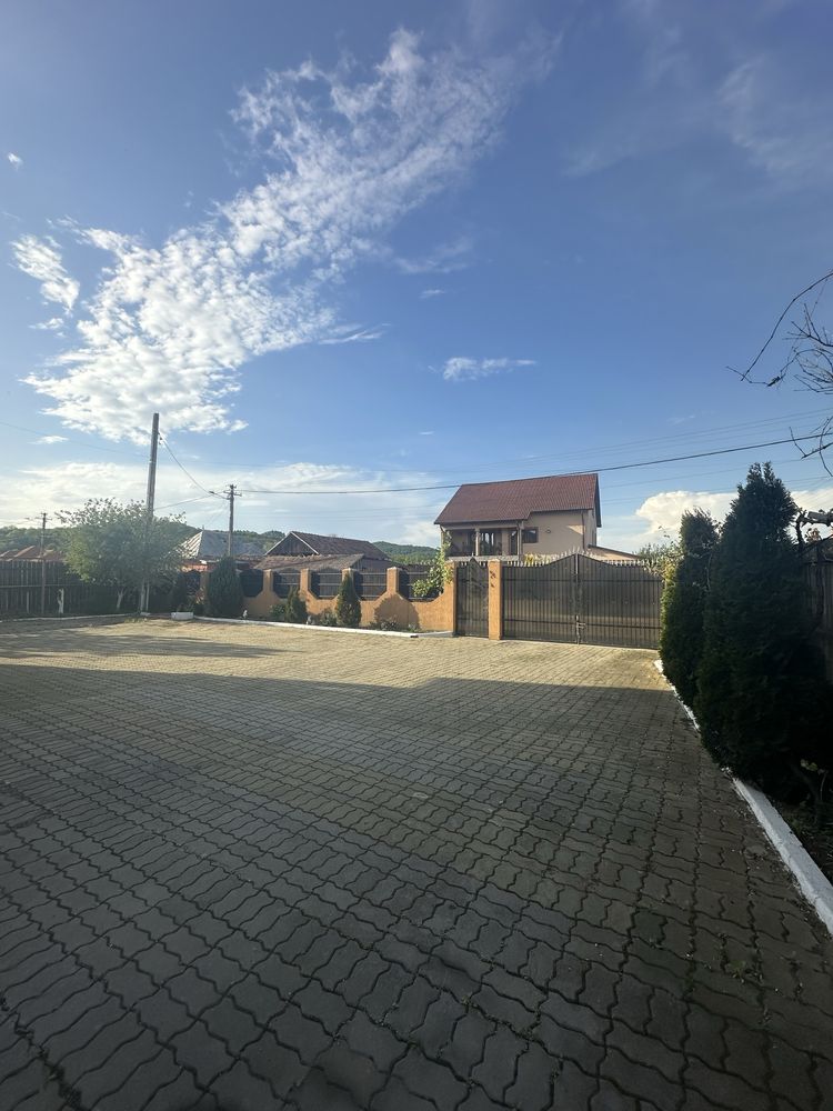 Casă  de  vânzare
