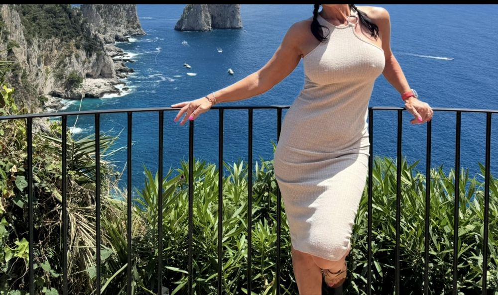 Rochie de vara crem de la Stradivarius