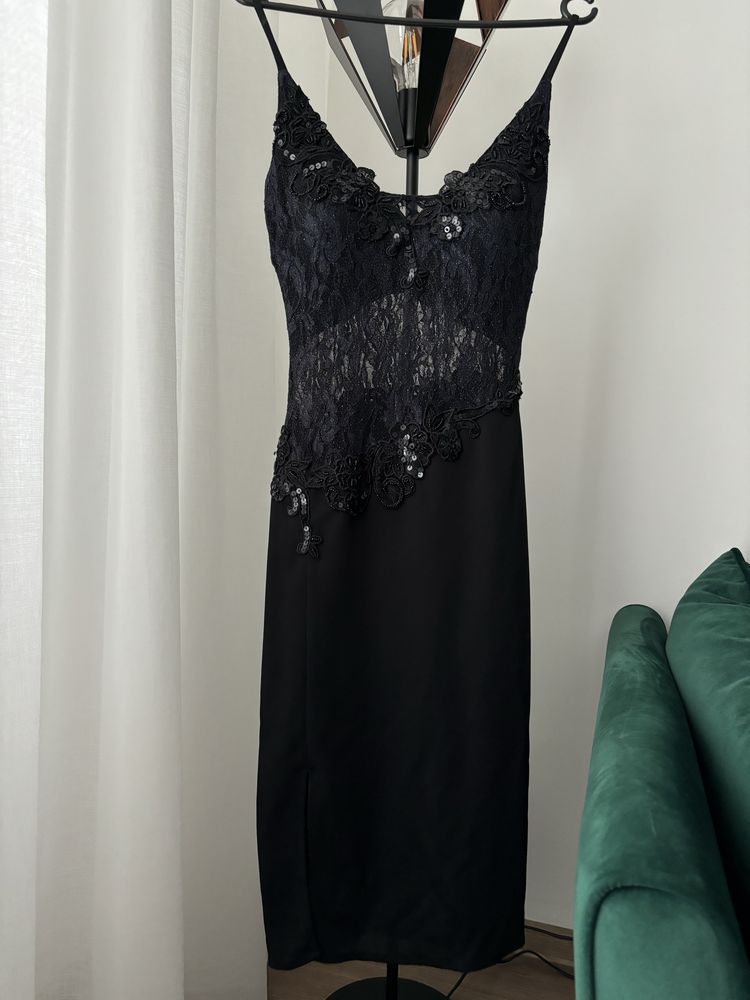 Rochie neagra eleganta