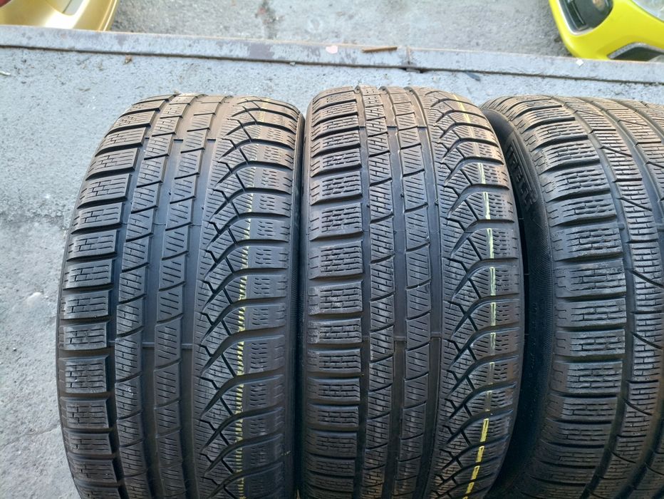 4 anvelope de iarna Pirelli 2x245/40 R19 dot 0122 2x275/35 R19 dot2519