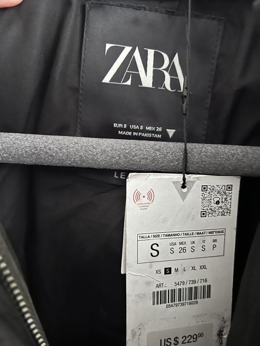 Кожено яке с висока яка и дълъг ръкав