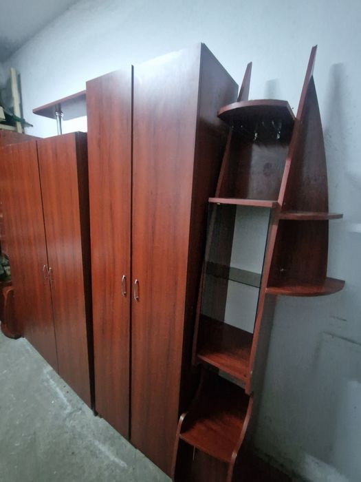 Vând mobila de sufragerie