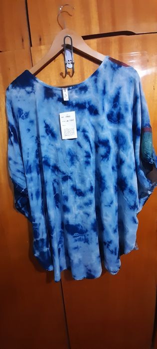 Bluză nouă, model fluture.