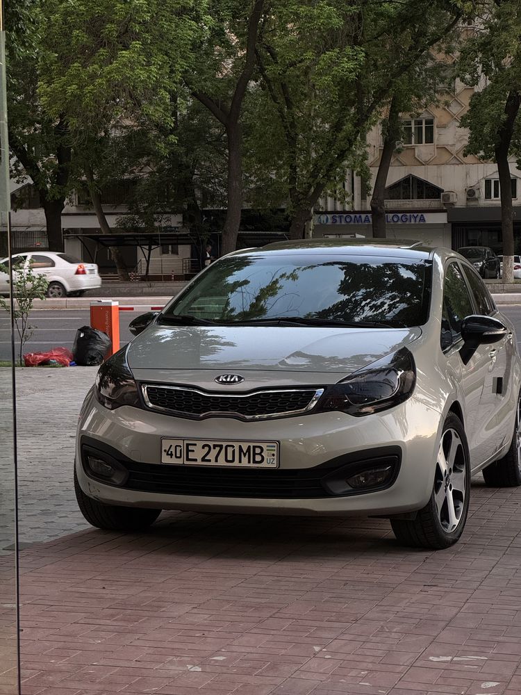 Kia rio 2012 yil holati ideal oʻzim haydagan moshina.Kraska toza