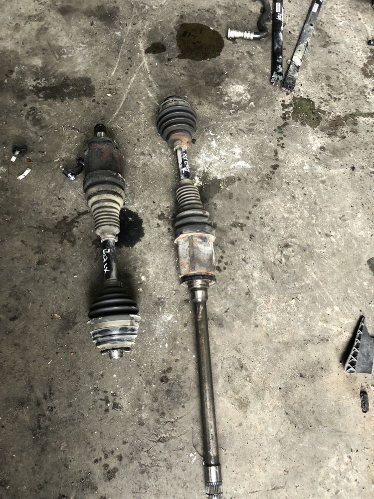 Предни полуоски бмв х1 е84 2.3хд 204 ( predni poluoski bmw x1 e84 2.3x