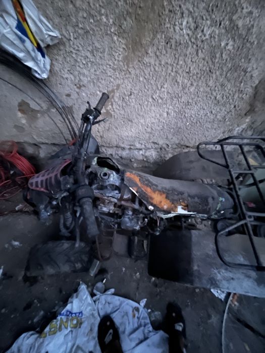 Vand sau schimb atv ars are pana pe partea stanga spate