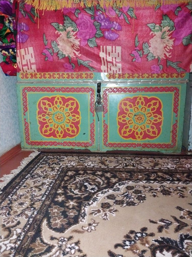 Сандықтар сатылады.