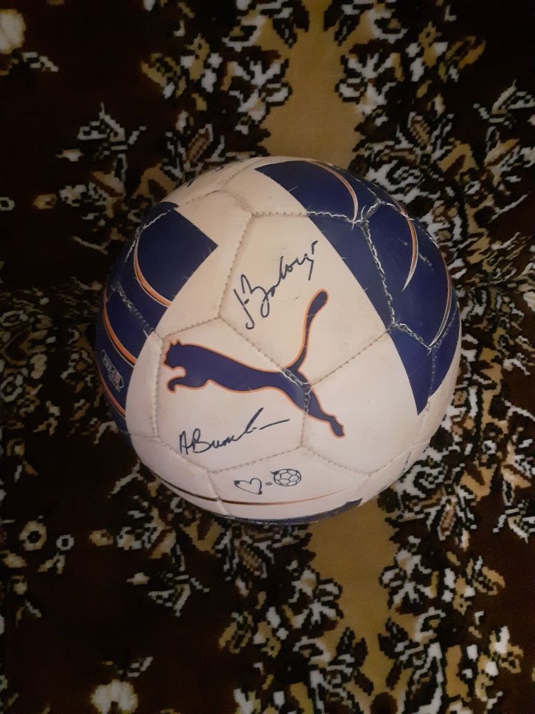 Vând minge de fotbal timisoreana cu autografele unor jucători celebri
