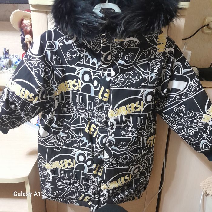 Продам зимний пуховик двусторонний на 6-7лет