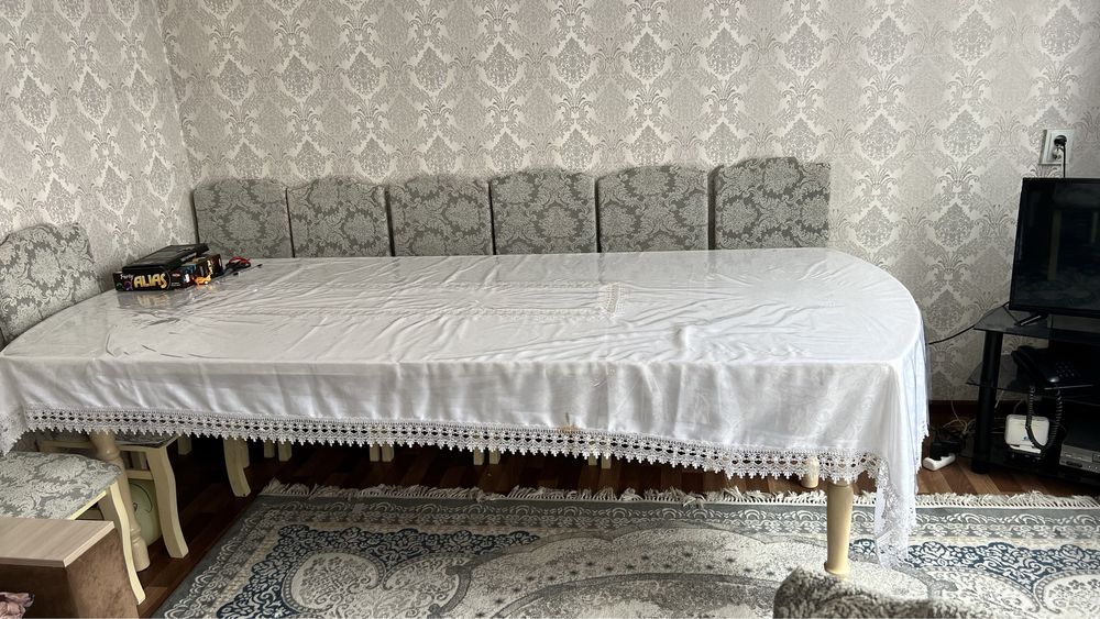 Продам стол в отличном состояние