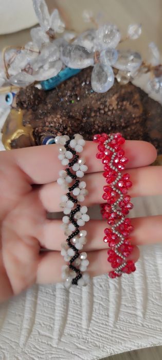 Ръчно изработени гривни от стъклени мъниста