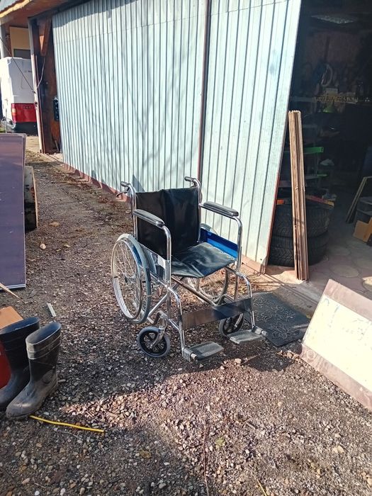 Vând cărucior handicap nefolosit