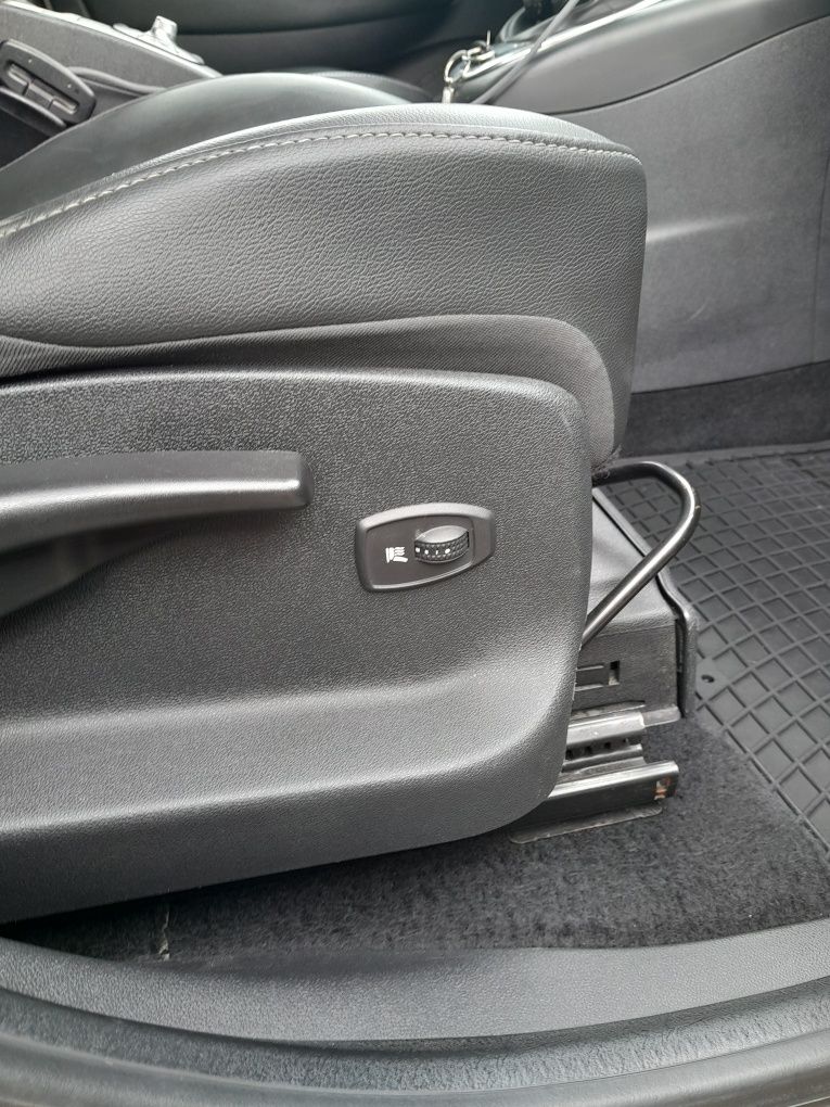 Vând schimb Renault Scenic 2012 2.0