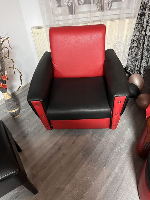 Canapea extensibila + 2 fotolii din piele