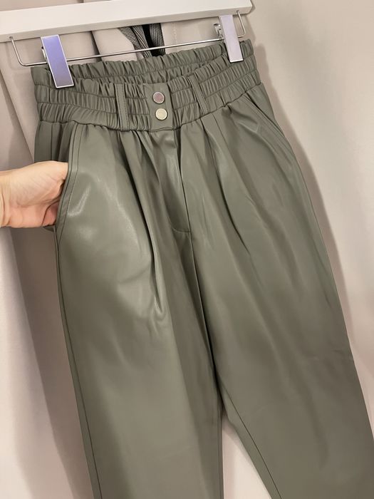 Зелен кожен панталон с ластик