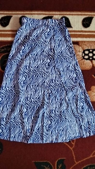 Kofta va yubka sotiladi ayol qizlar uchun