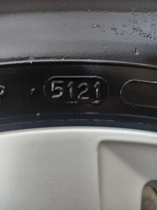 Легни гуми с джанти за Audi