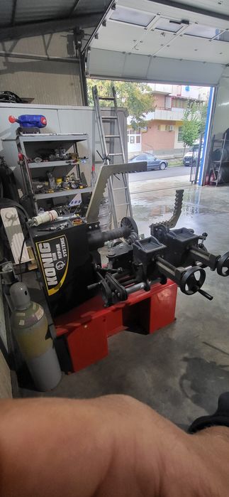 Masina de indreptat si roluit jante