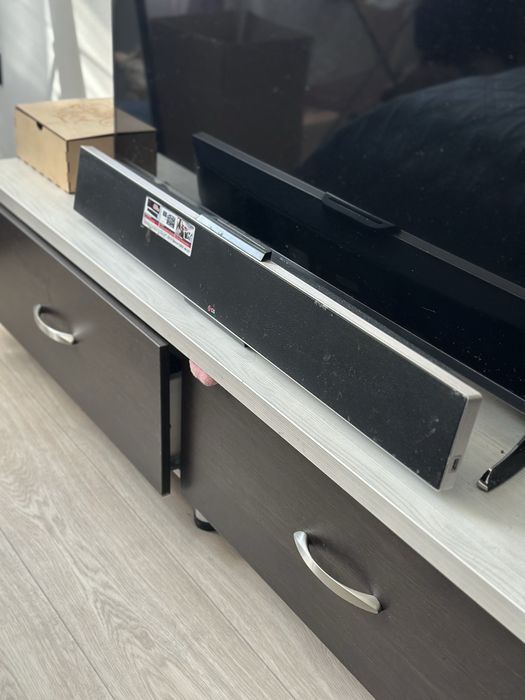 Саундбар LG с савбуфером и функцией караоке