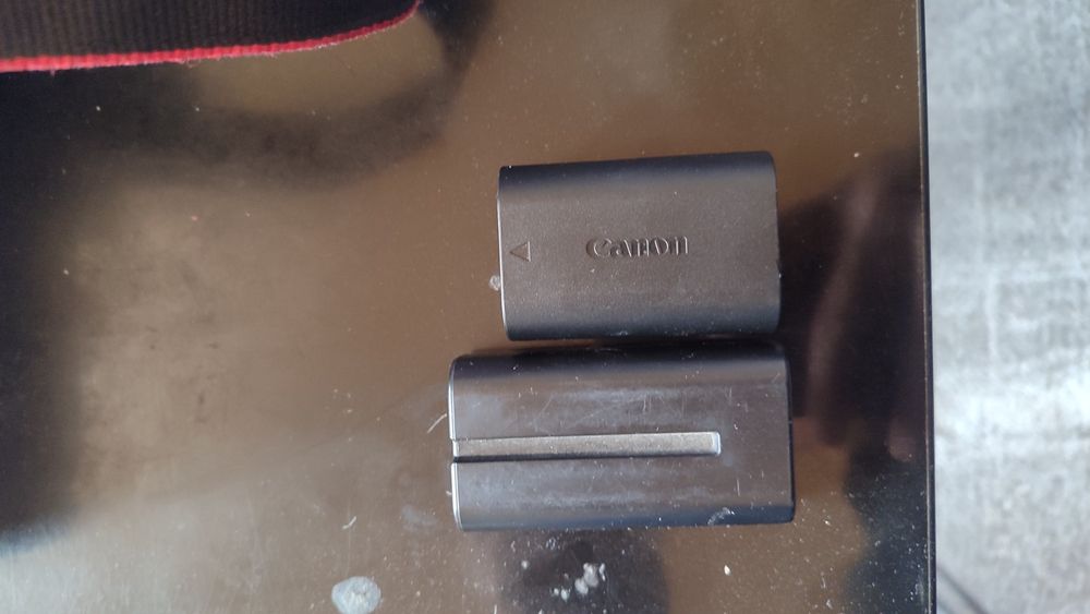 Kamera 6d sotiladi