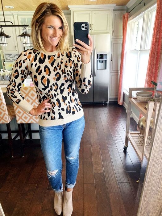 Пуловер с леопардов принт