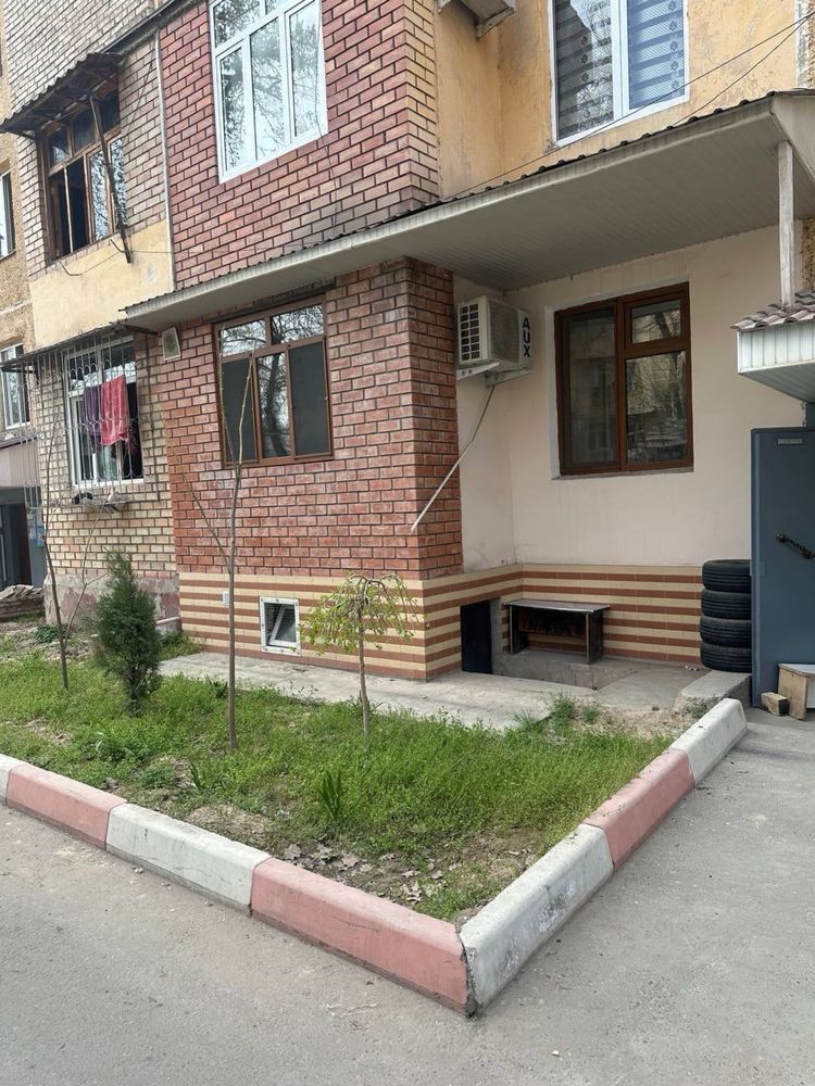 Uchtepa 2 xona 1 etaj agaroti podvali ham bor