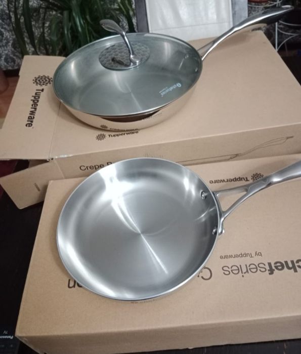 Сковорода Tupperware металл. 28 см . С крышкой. Новая в упаковке.