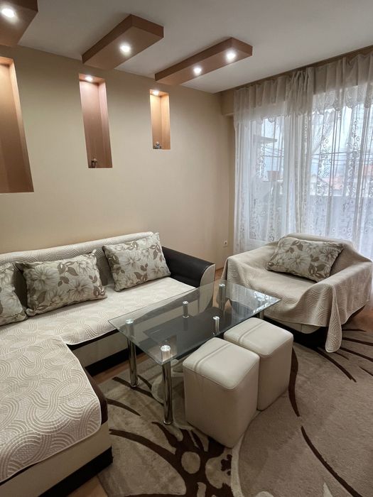 Продавам тристаен апартамент