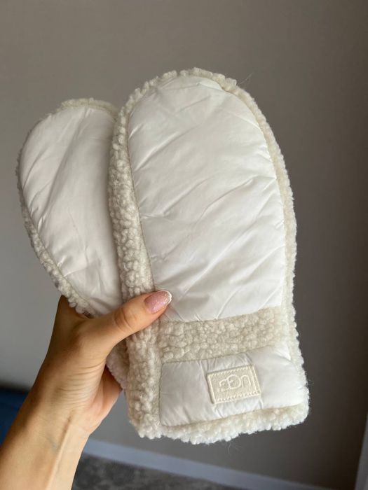Продам женские белые зимние варежки б/у