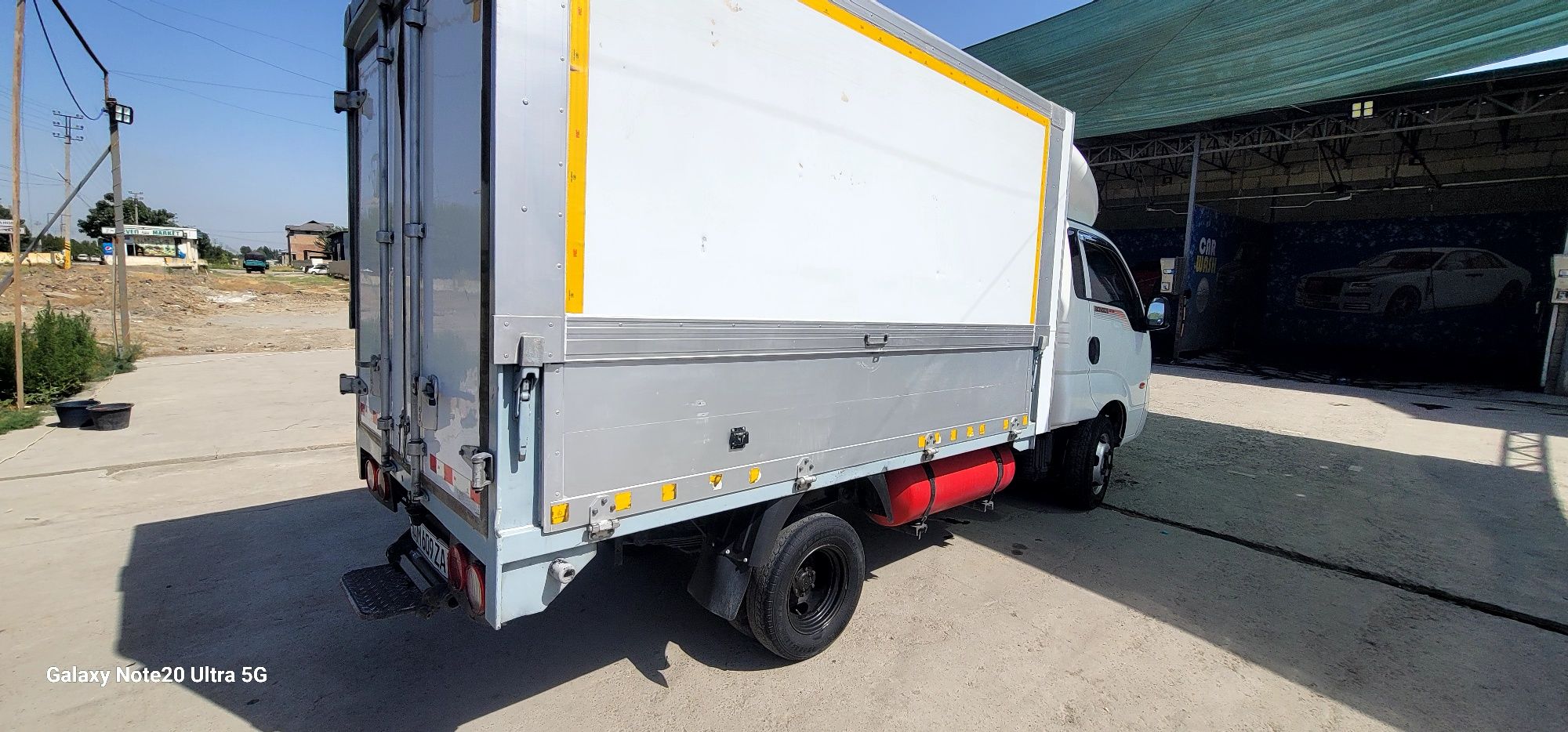 Kia bongo 1.200 sotiladi