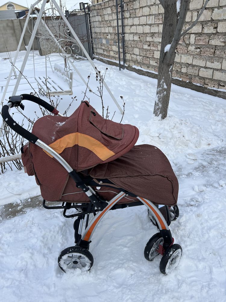 Коляска всесезонная
