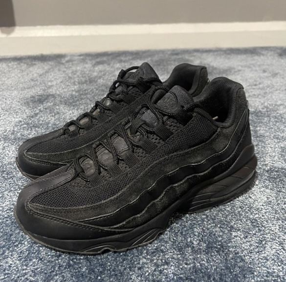 Nike Air Max 95 Ultra SE “Triple Black”