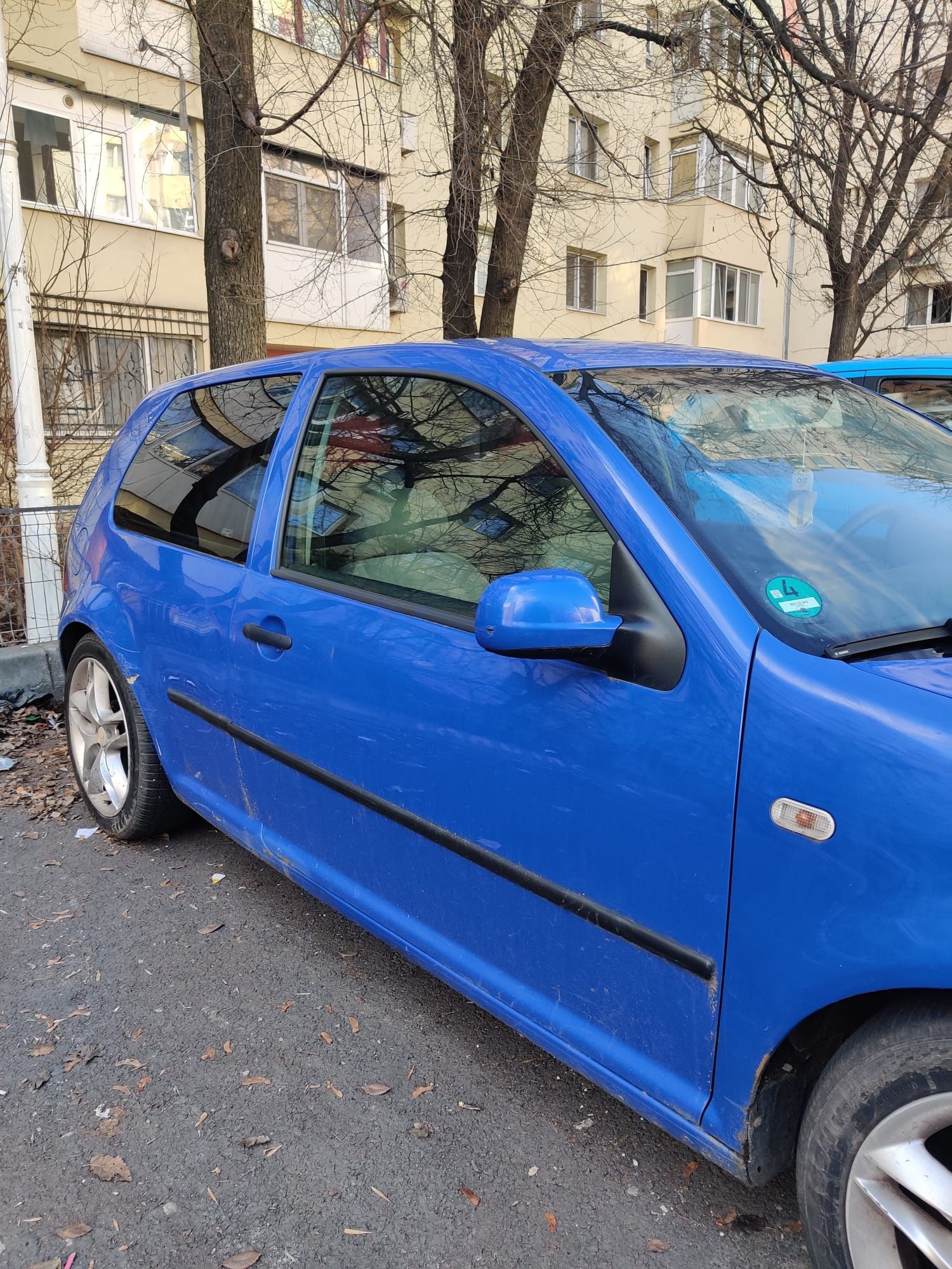 Volkswagen Golf 4 , 1,6 benzina , an 2003 sau schimb cu scuter