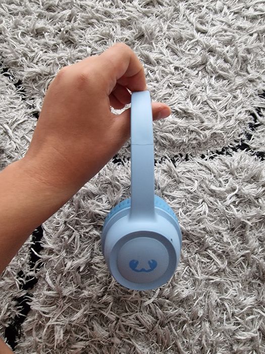 Vând casti,sunt în special pentru copiii