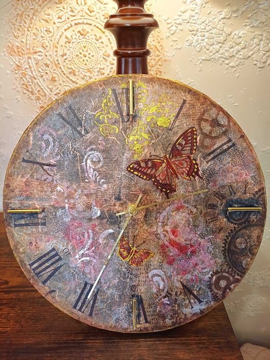 Стенен ръчно направен часовник с декупаж