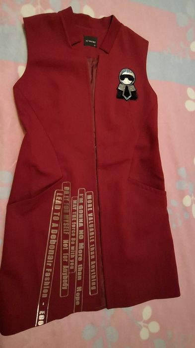 Отдам платье и жилетку 36 размера