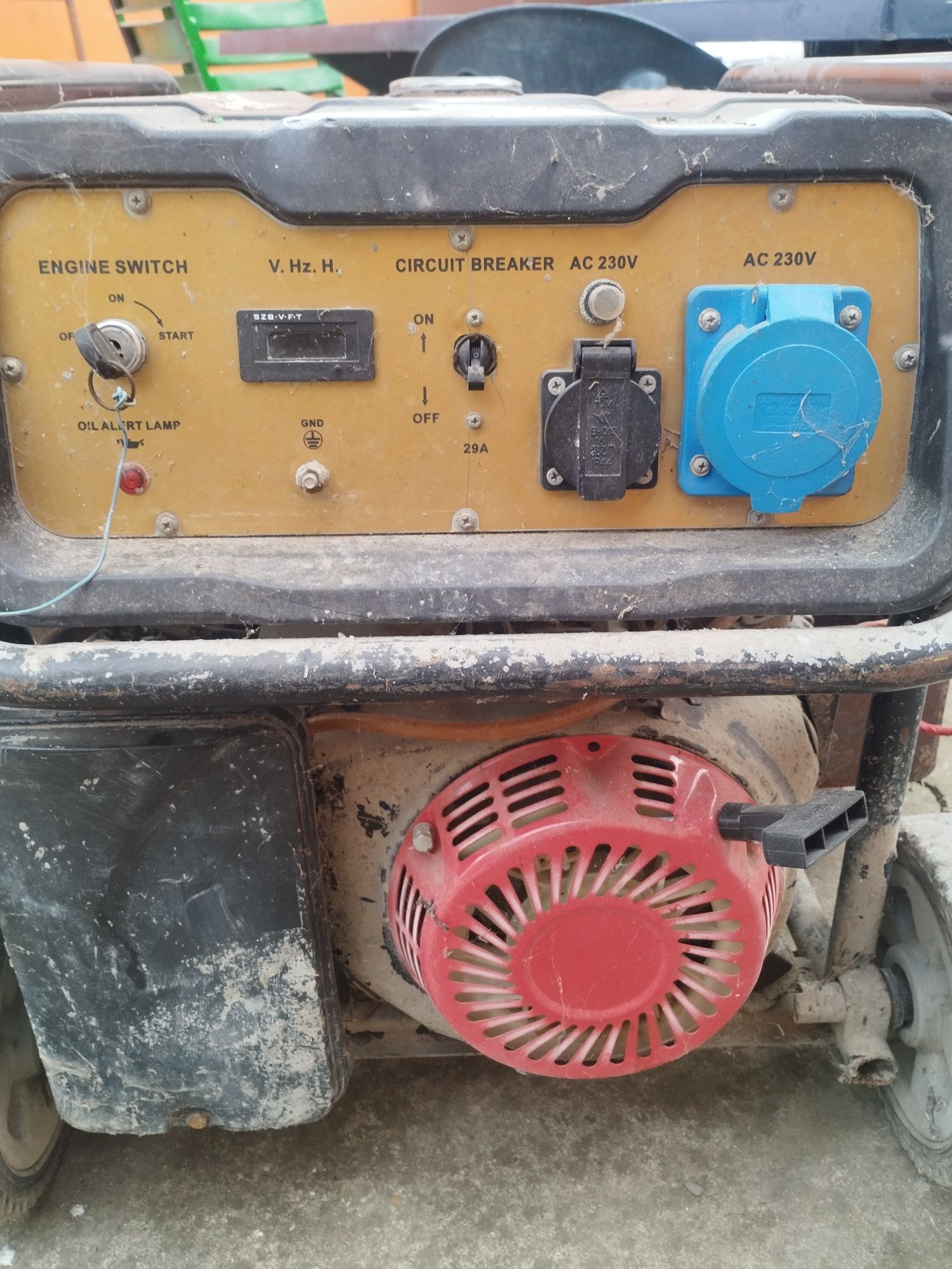 Vând generator second-hand Senci 8000E, pornire la cheie și manual .