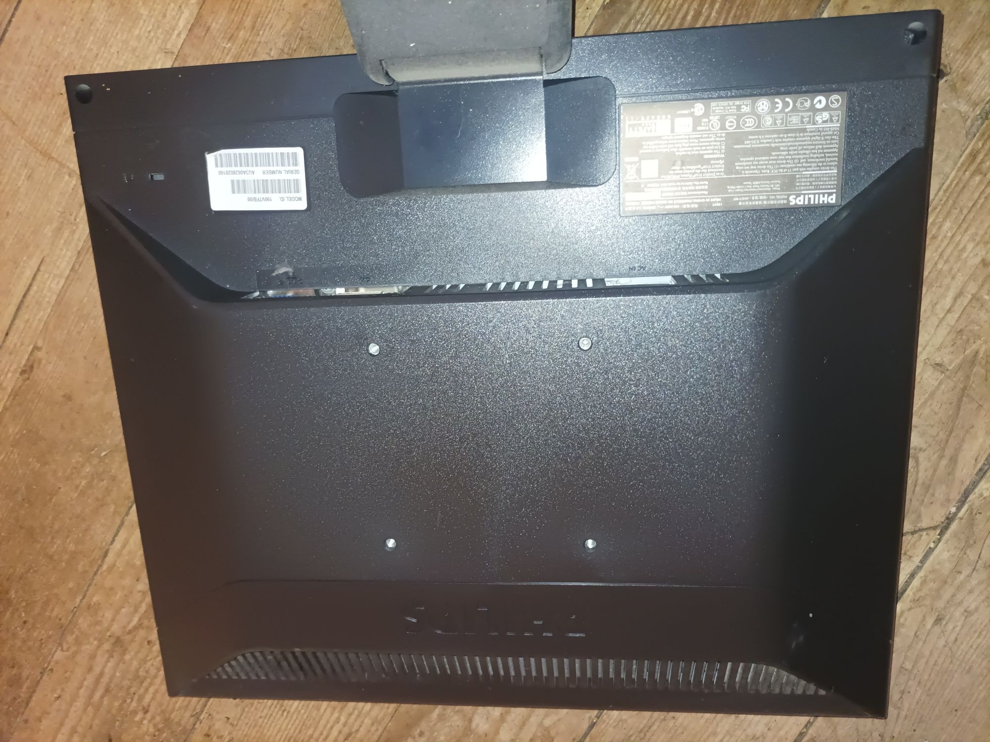 Плосък LCD монитор Филипс за компютър