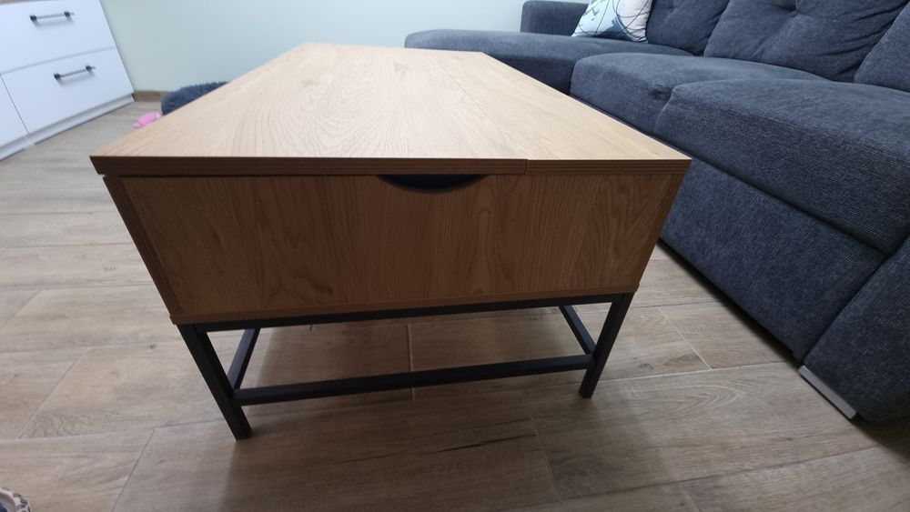 Маса за кафе с повдигащ се плот цвят топъл дъб