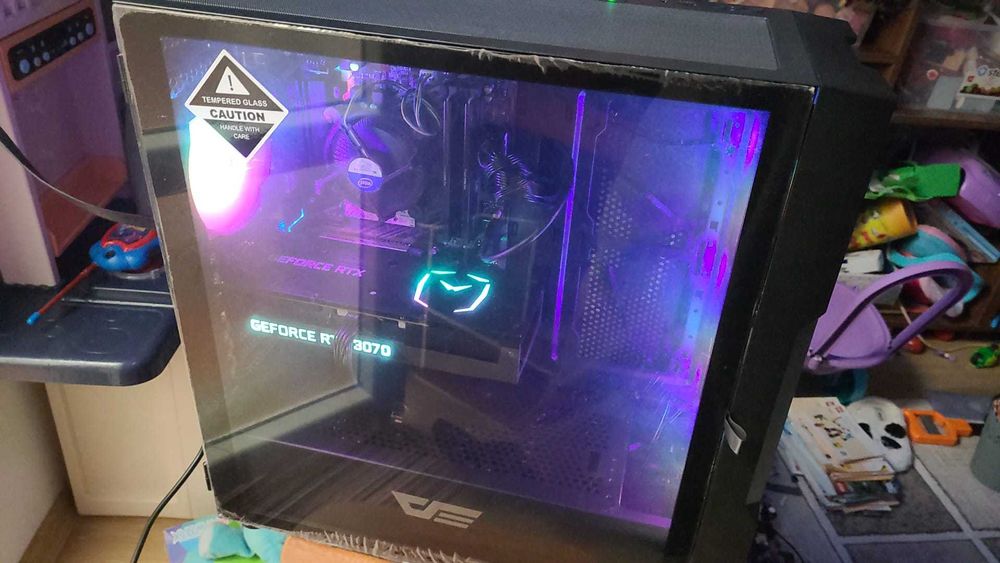 Unitate Gaming cu procesor intel i7 9700 si rtx 3070 , 32 gb ram